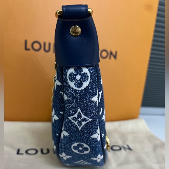 Louis Vuitton Loop Blue Denim Monogram - Picture 5 of 10